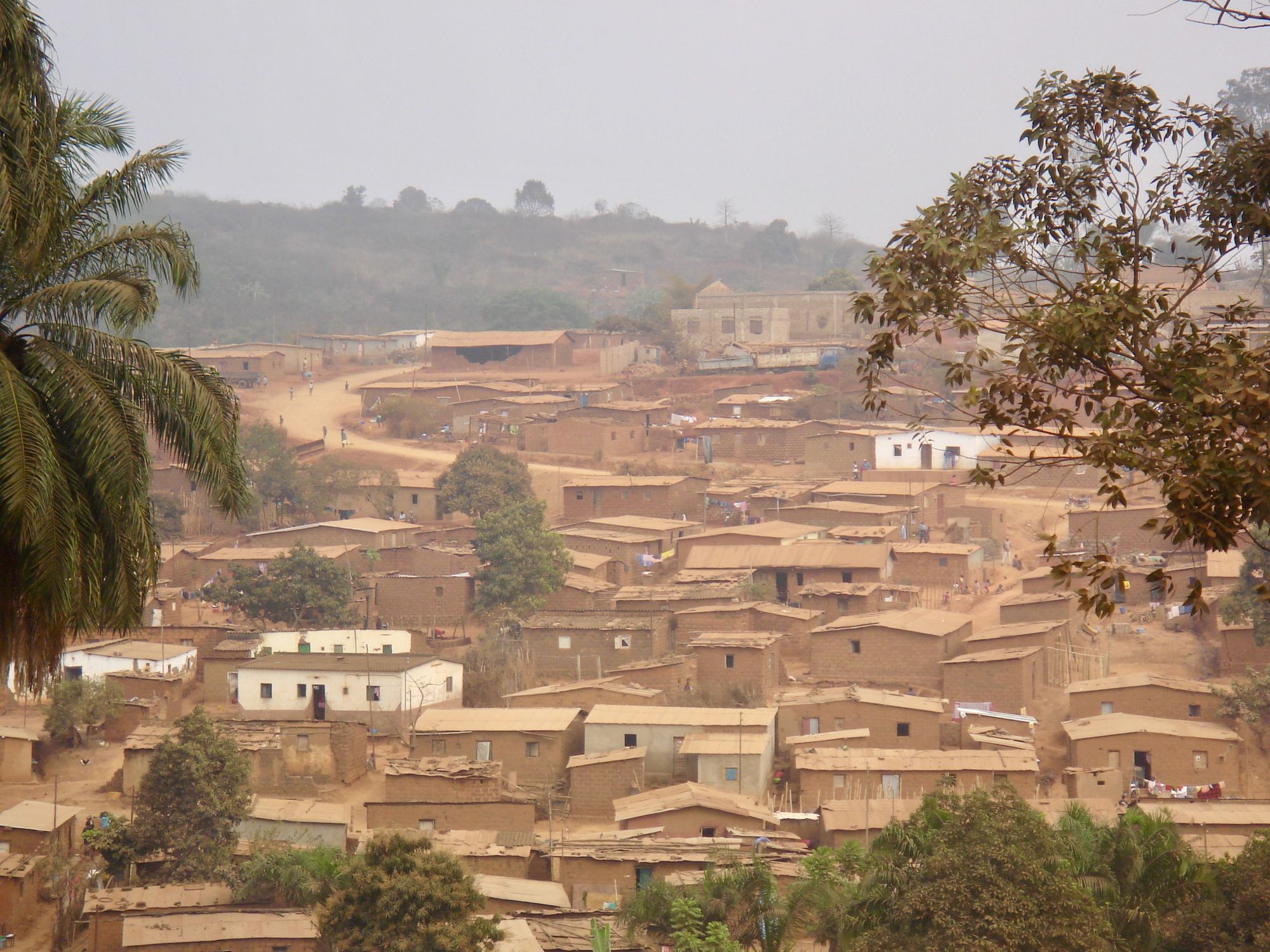 N’Dalatondo, autour de l’église