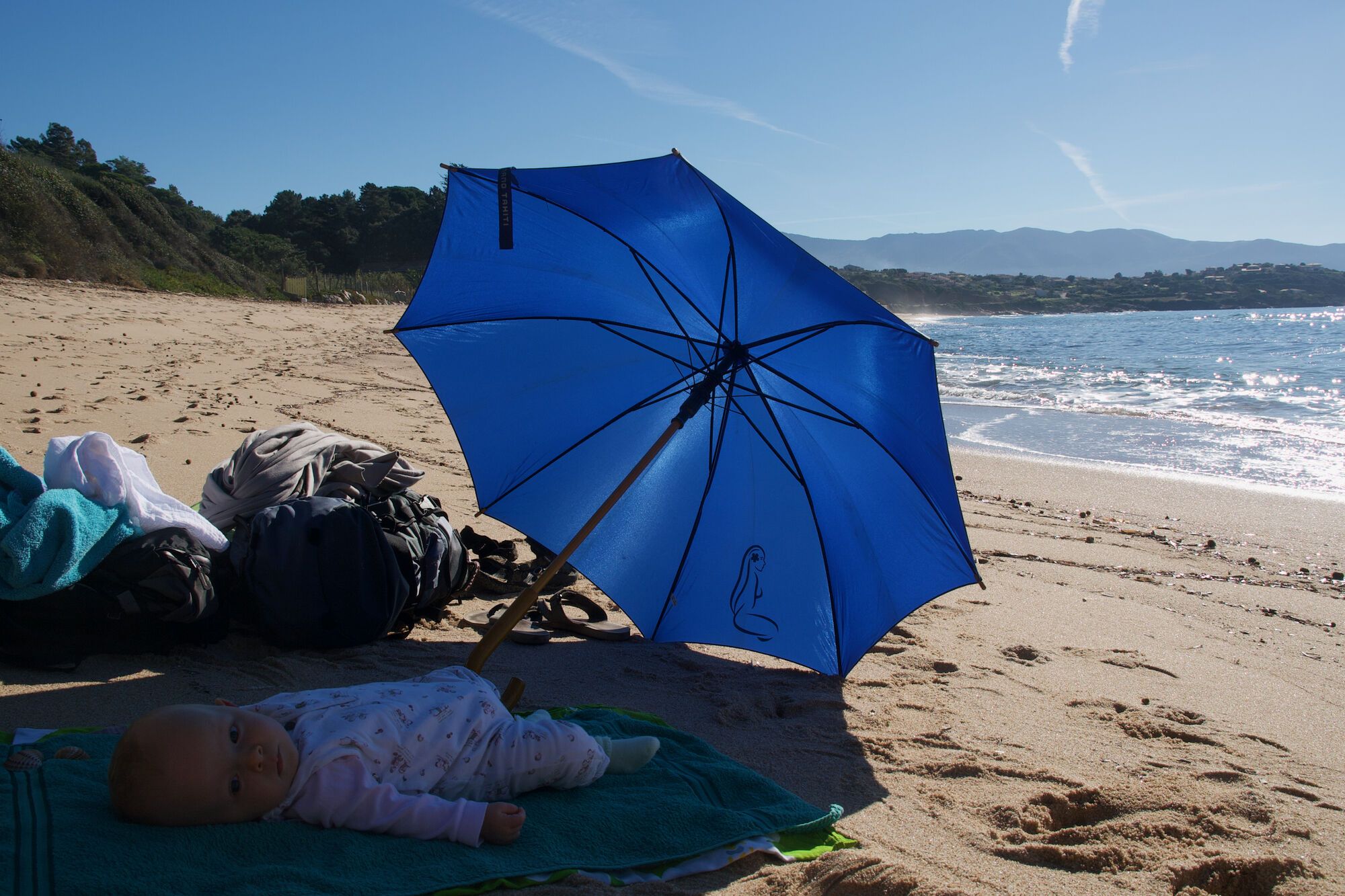 A la plage avec l’ombrelle