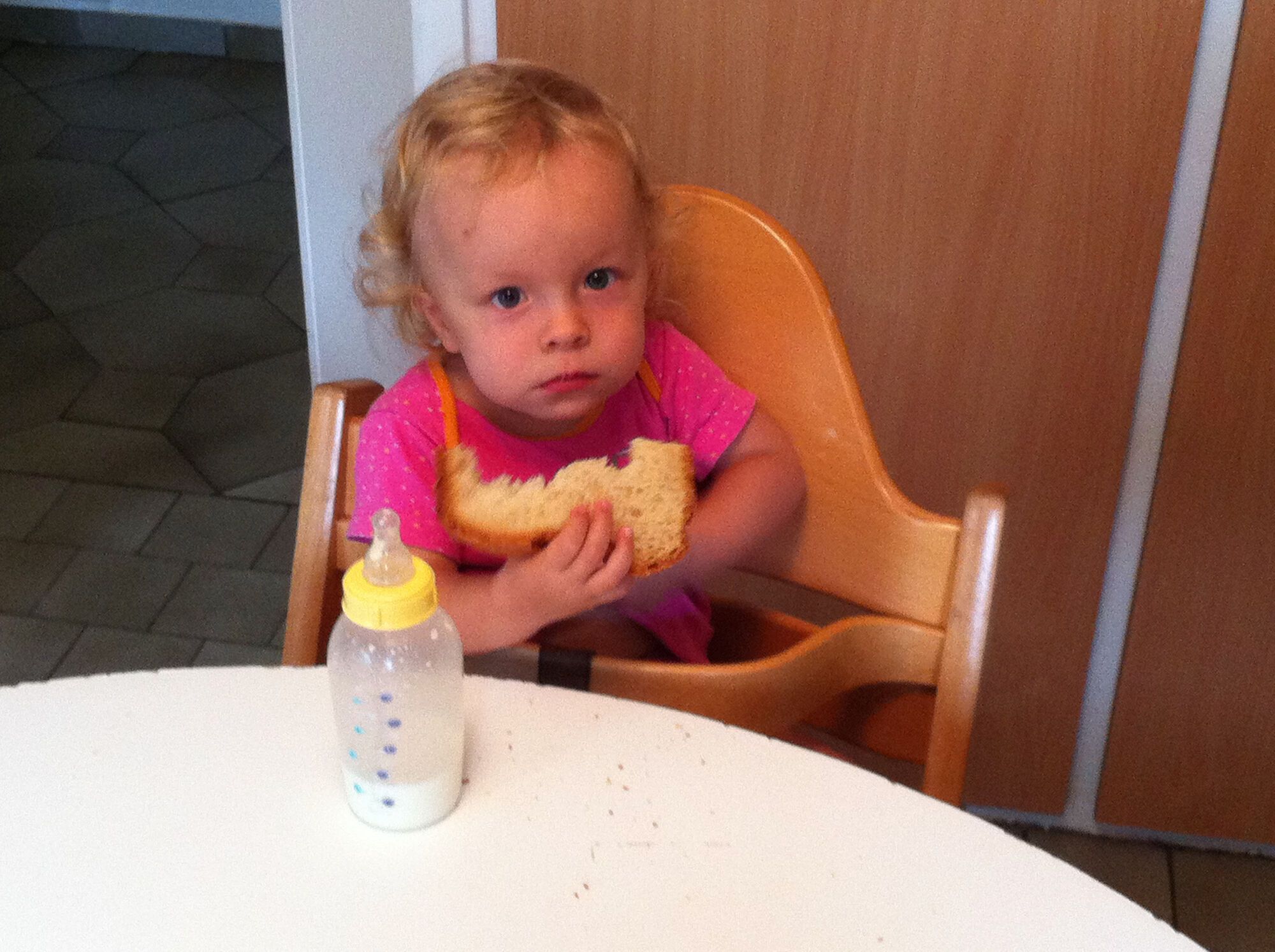 Petit déjeuner au biberon