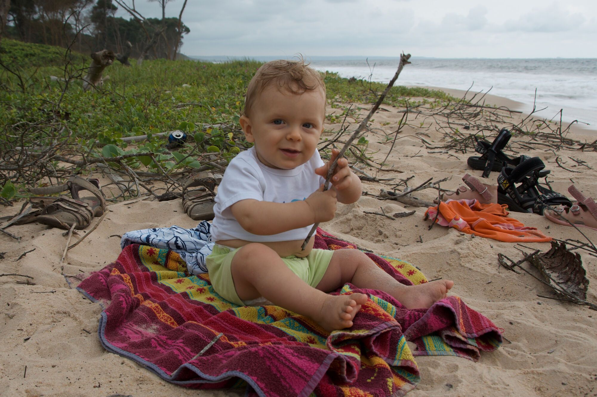 Un pique-nique à la plage avec légendes
