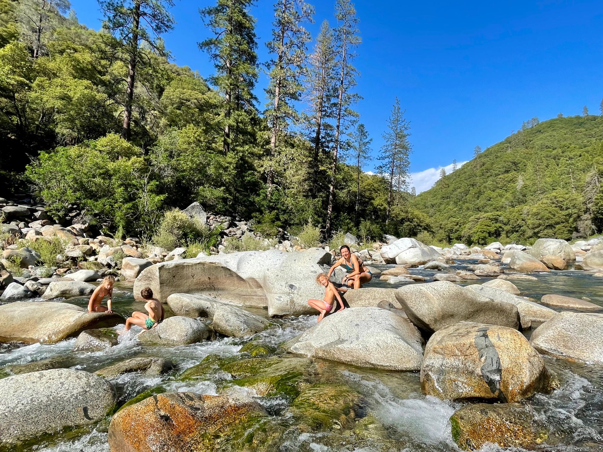 Baignade dans la rivière