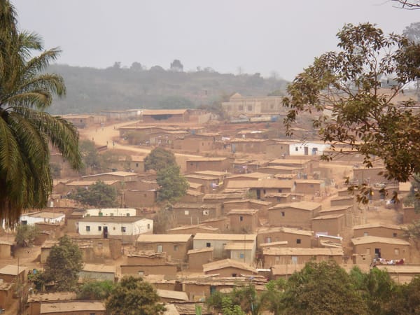N’Dalatondo, autour de l’église