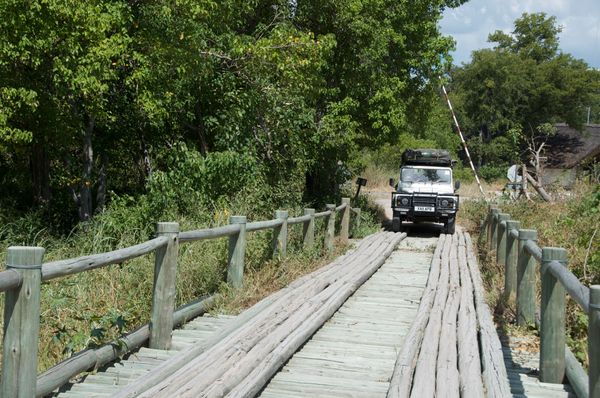 Le pont de la rivière Khwai